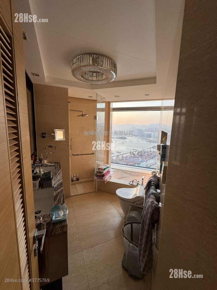 The Cullinan Sell 4 Bedrooms , 2 Bathrooms 1,396 ft²