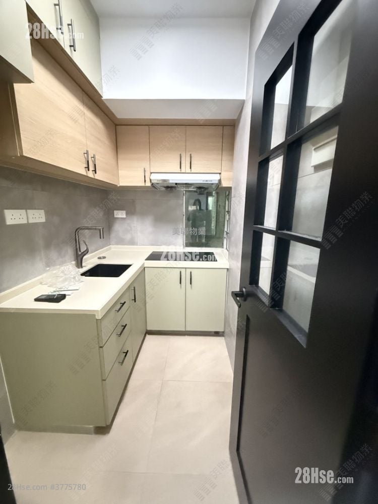 Wai Fat Building Sell 2 Bedrooms 434 ft²