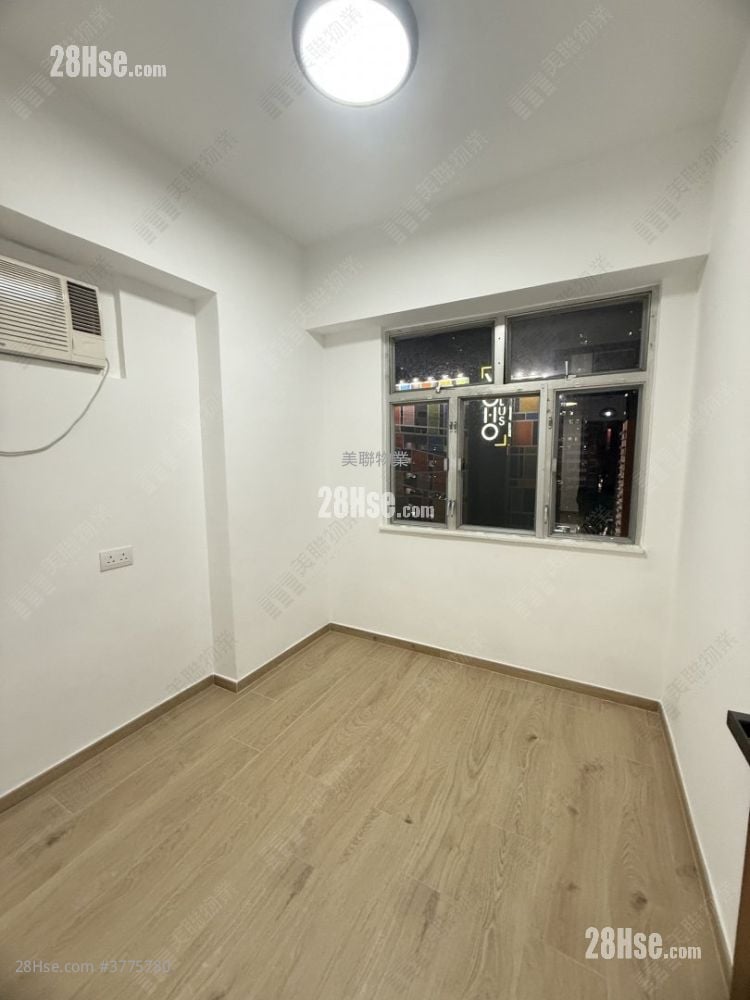 Wai Fat Building Sell 2 Bedrooms 434 ft²