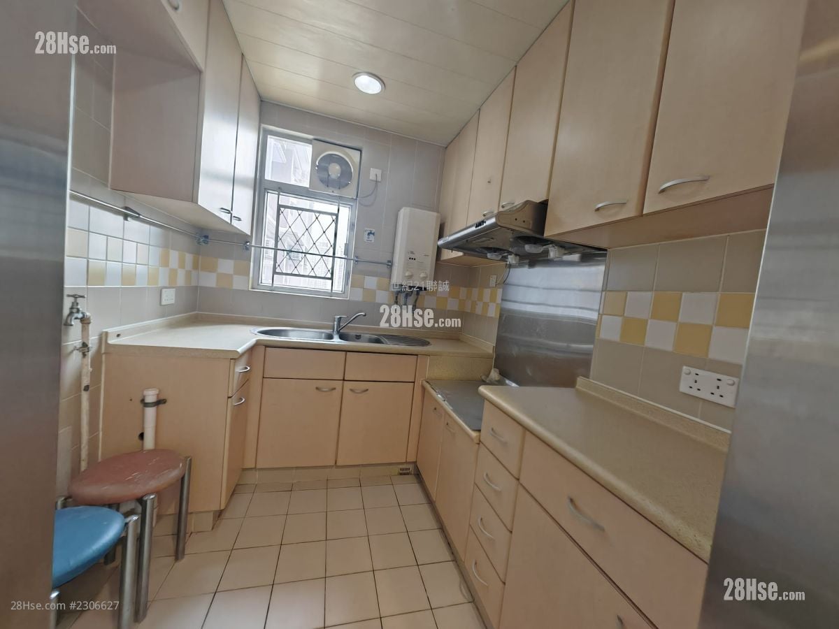 Hong Yat Court Sell 2 Bedrooms , 1 Bathroom 506 ft²