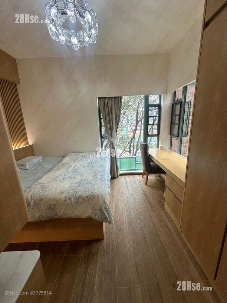 Woodland Crest Sell 3 Bedrooms 927 ft²