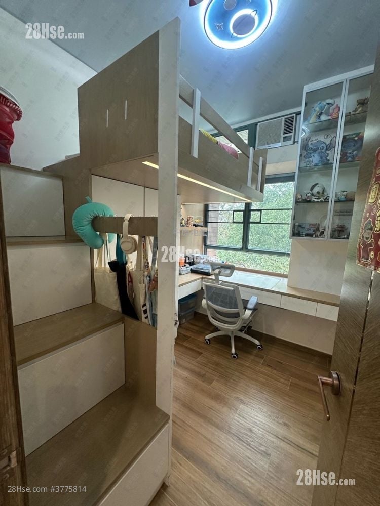 Woodland Crest Sell 3 Bedrooms 927 ft²