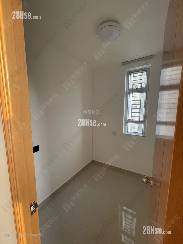 Shan Lai Court Sell 385 ft²