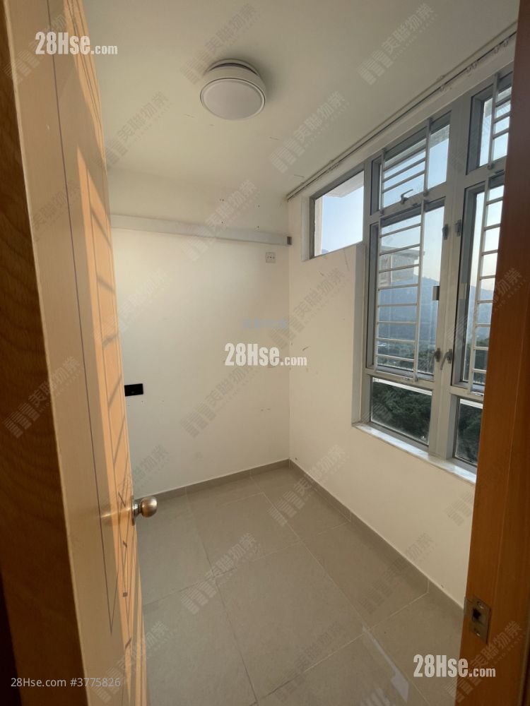 Shan Lai Court Sell 385 ft²