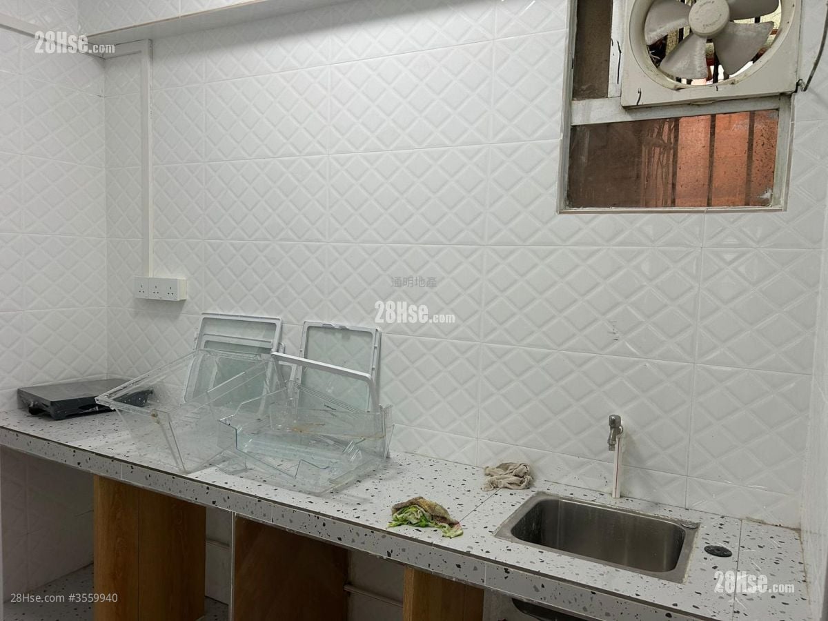 新荣大楼 租盘 3 房 , 1 浴室 480 平方尺