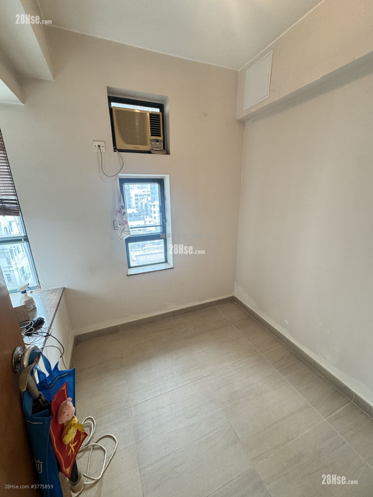 Yau On Court Sell 2 Bedrooms , 1 Bathroom 318 ft²