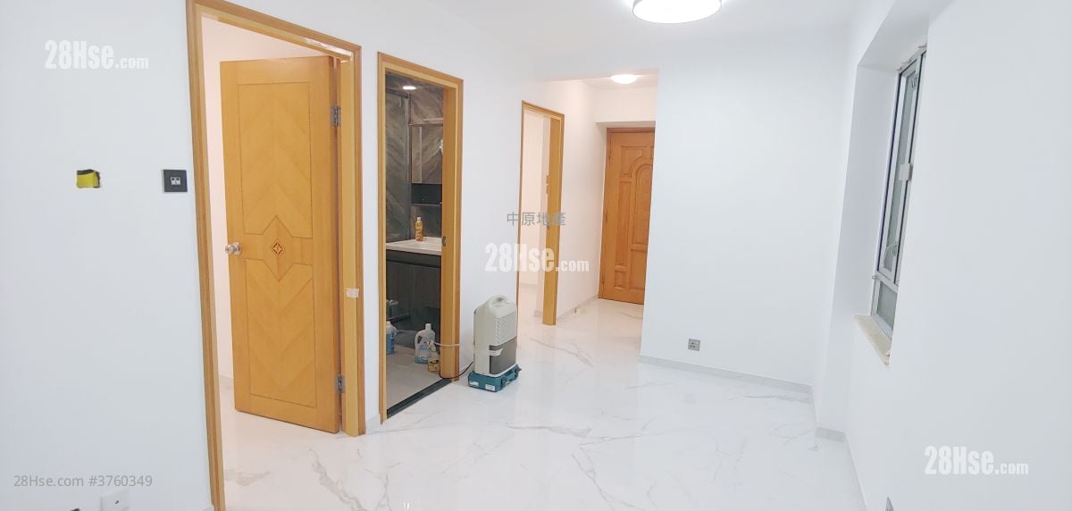 New Kwai Fong Gardens Sell 2 Bedrooms 418 ft²