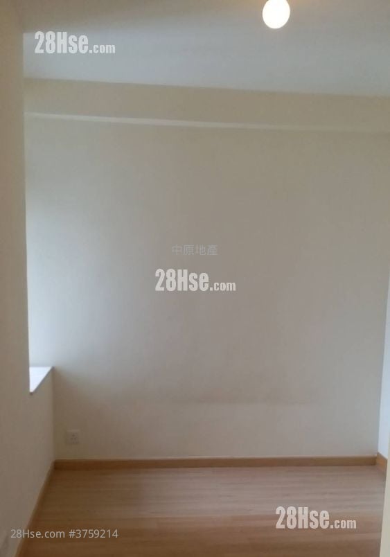 New Kwai Fong Gardens Sell 2 Bedrooms 418 ft²