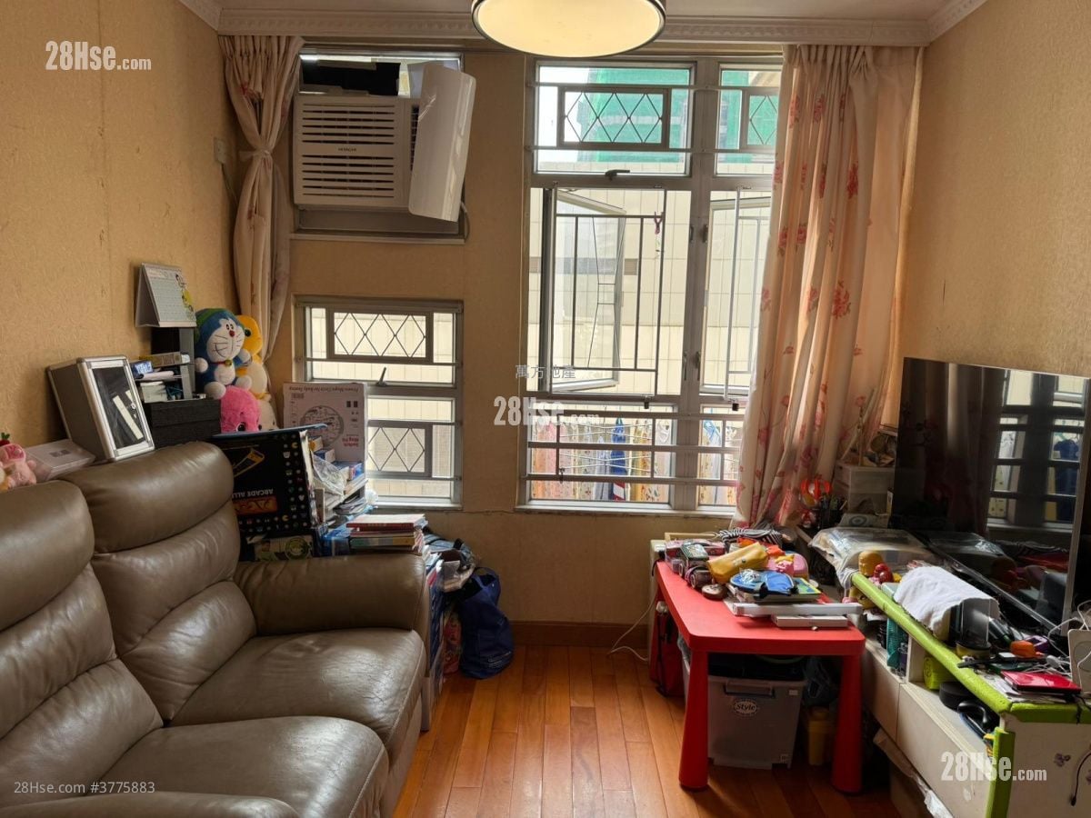 Yu Chui Court Sell 2 Bedrooms , 1 Bathroom 517 ft²