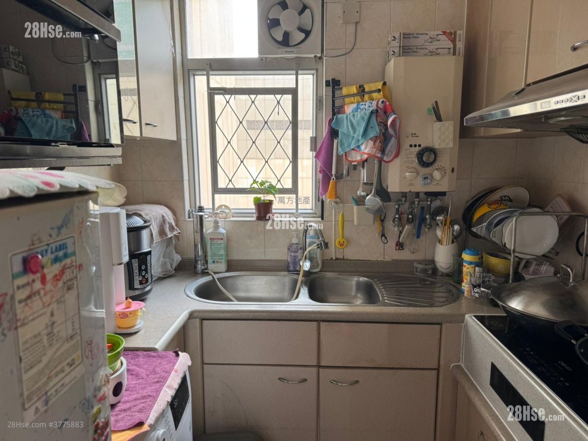 Yu Chui Court Sell 2 Bedrooms , 1 Bathroom 517 ft²