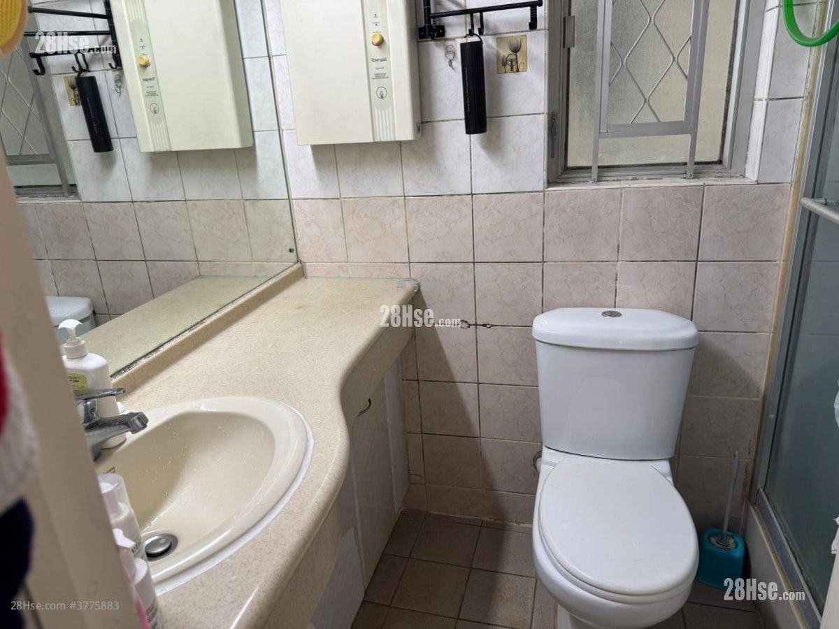 Yu Chui Court Sell 2 Bedrooms , 1 Bathroom 517 ft²