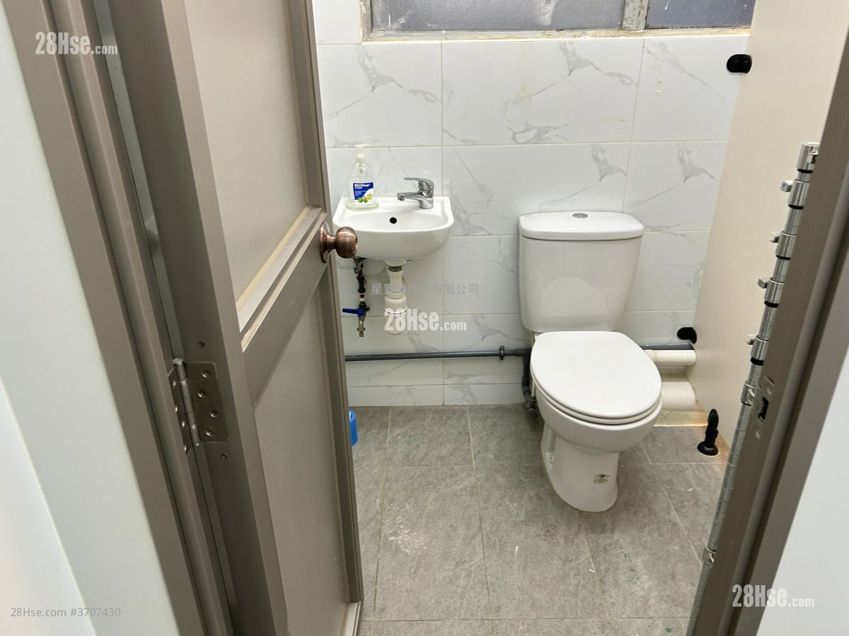 荃湾工业大厦 租盘 2 房 , 2 厕所