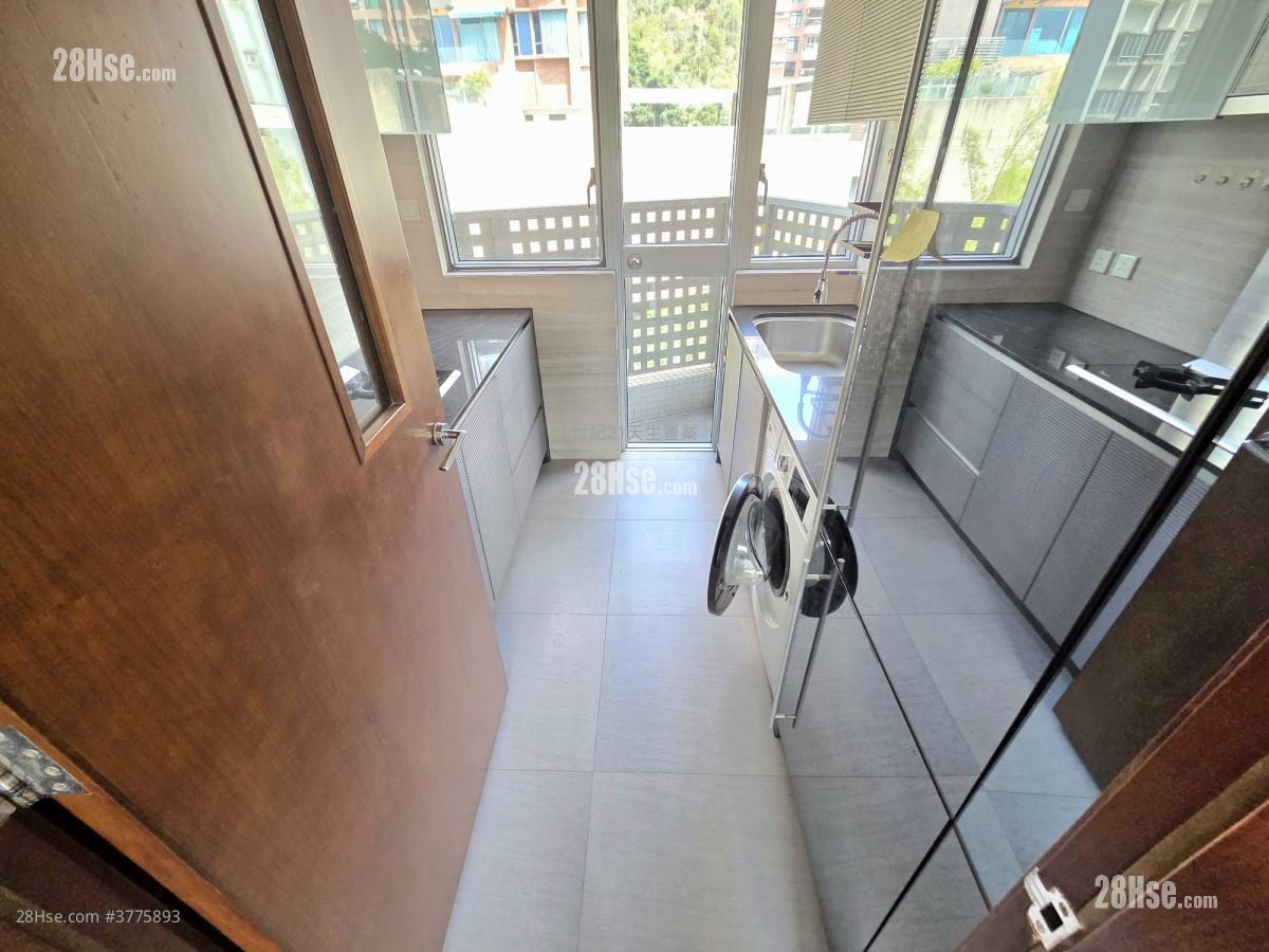 South Crest Rental 3 Bedrooms , 2 Bathrooms 934 ft²