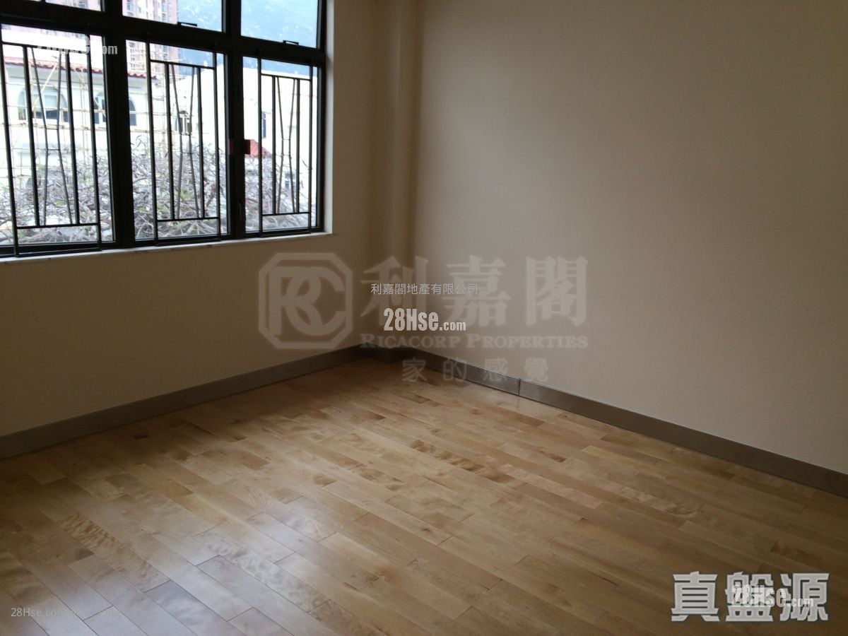 Beaulieu Peninsula Sell 4 Bedrooms 1,631 ft²