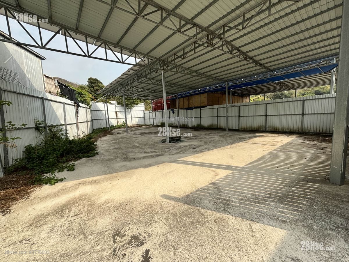 Land Rental 2,600 ft²