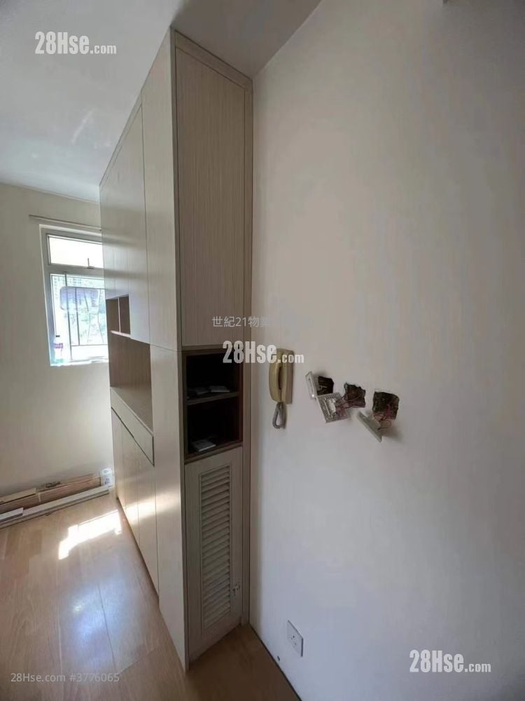 Choi Ming Court Sell 506 ft²