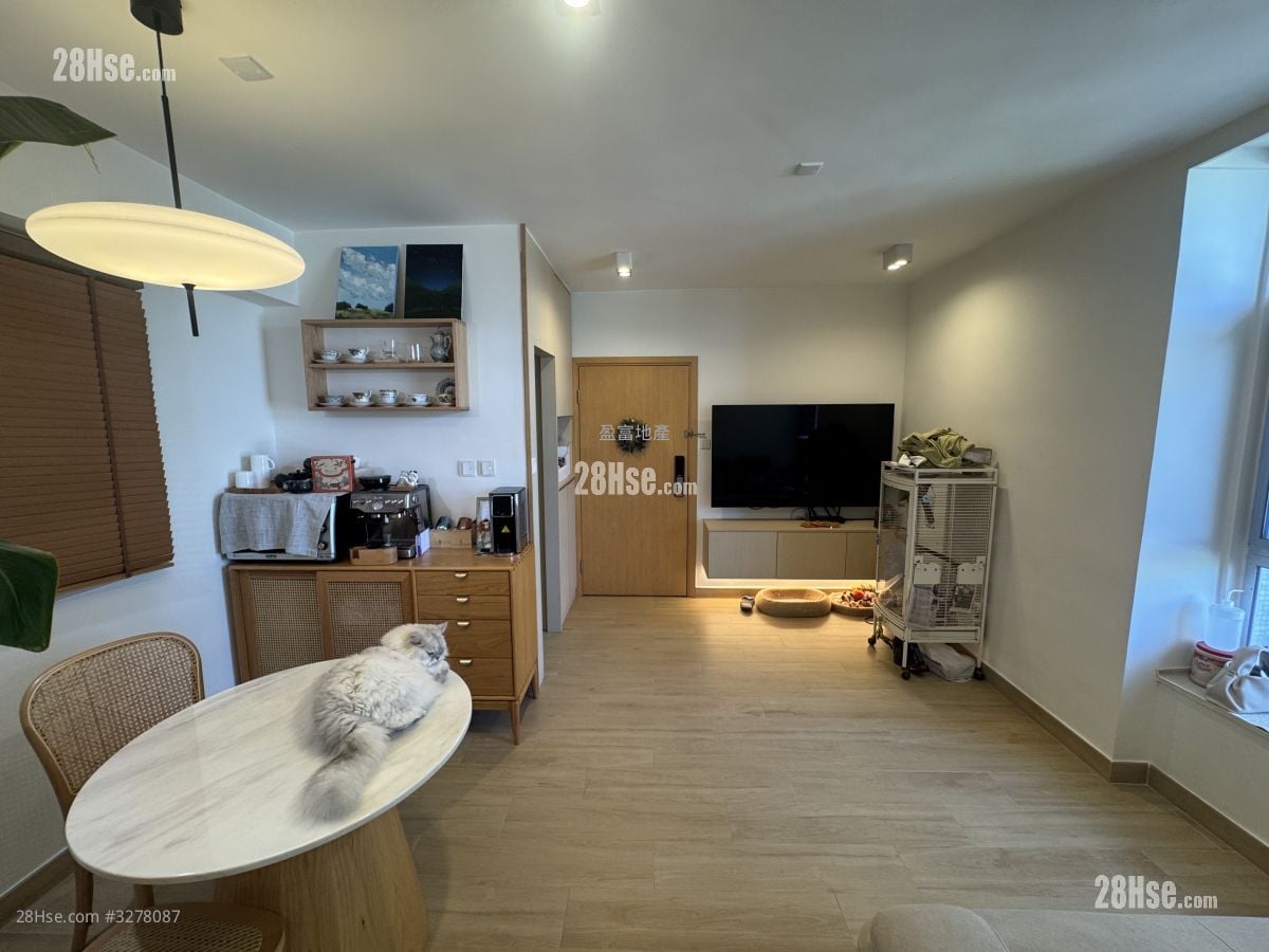 Uptown Plaza Sell 2 Bedrooms , 1 Bathroom 465 ft²