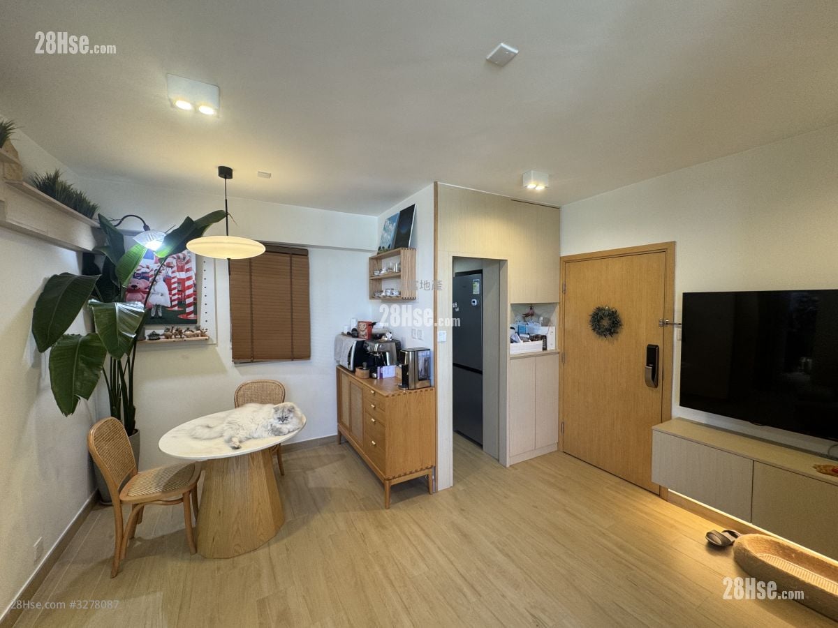 Uptown Plaza Sell 2 Bedrooms , 1 Bathroom 465 ft²