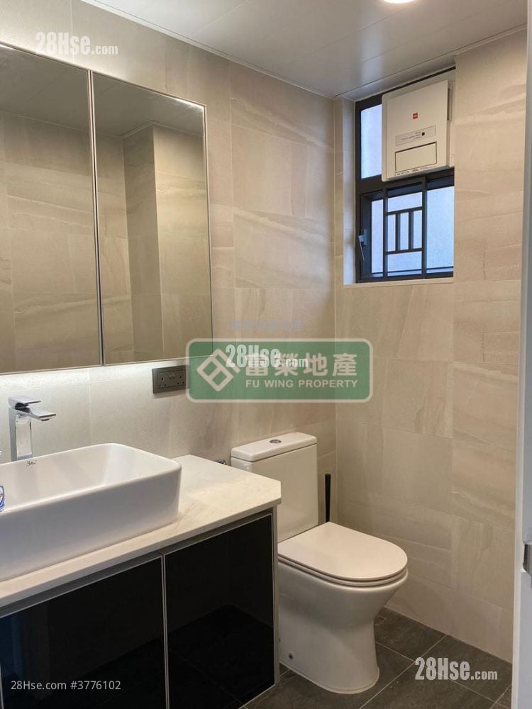 Crystal Court Sell 3 Bedrooms , 2 Bathrooms 712 ft²