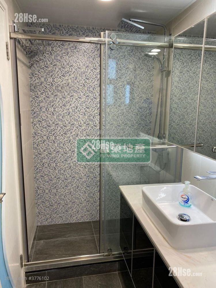 Crystal Court Sell 3 Bedrooms , 2 Bathrooms 712 ft²