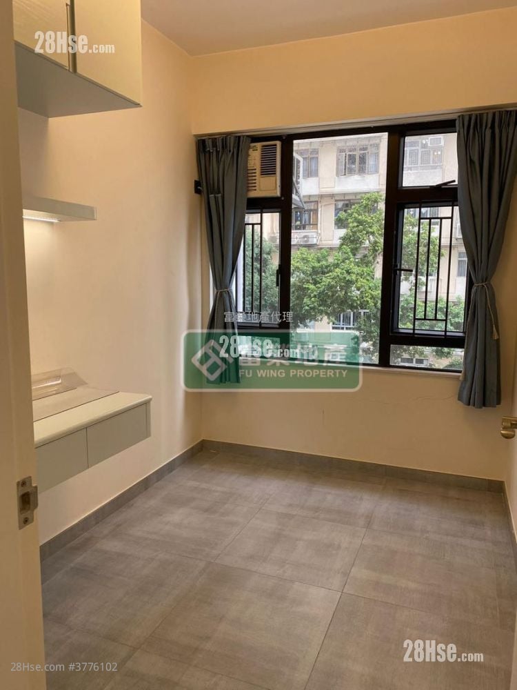 Crystal Court Sell 3 Bedrooms , 2 Bathrooms 712 ft²