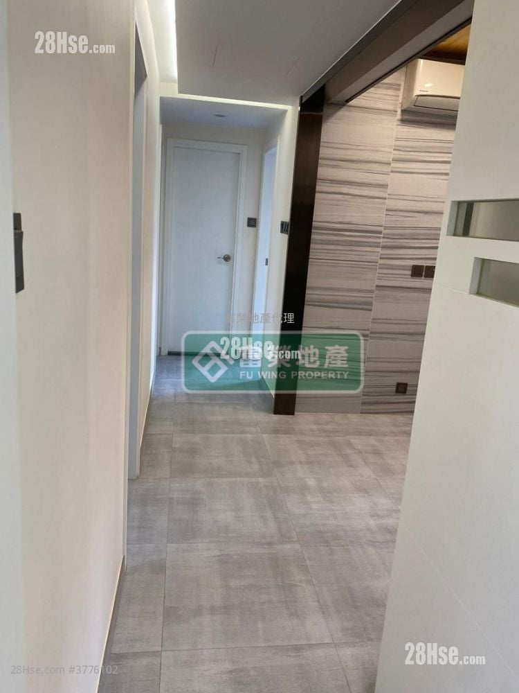 Crystal Court Sell 3 Bedrooms , 2 Bathrooms 712 ft²