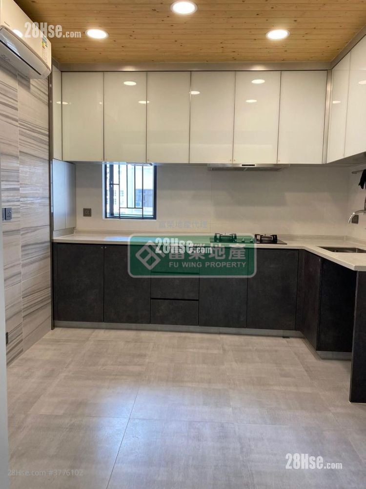 Crystal Court Sell 3 Bedrooms , 2 Bathrooms 712 ft²