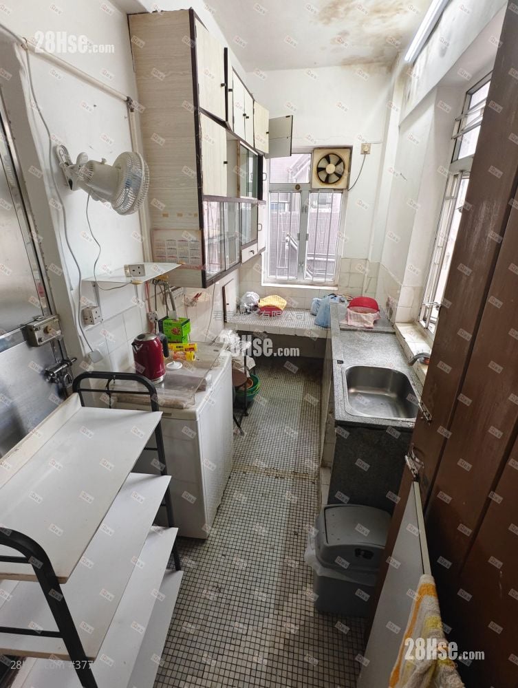 Chinese Mansion Sell 3 Bedrooms , 1 Bathroom 692 ft²