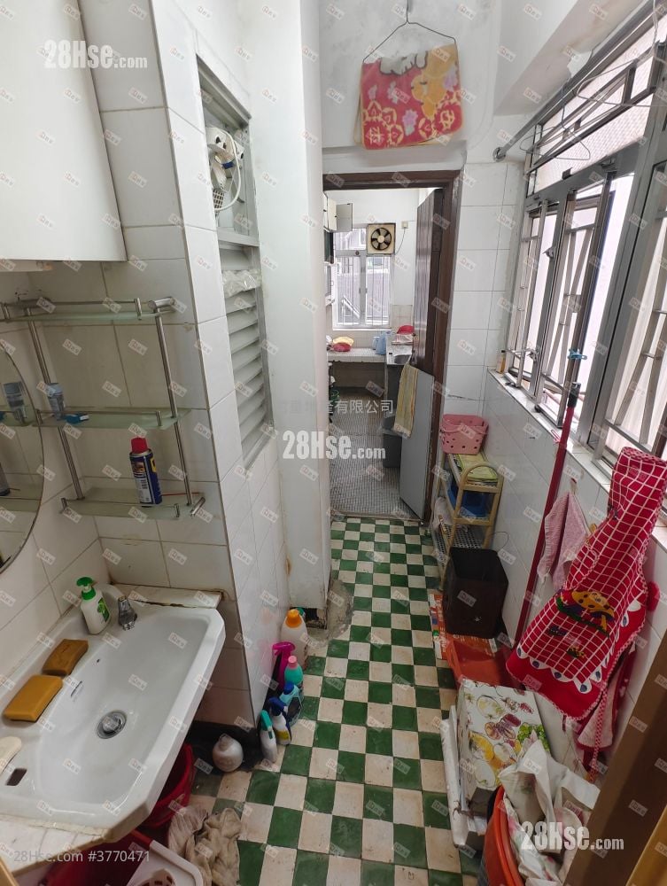 Chinese Mansion Sell 3 Bedrooms , 1 Bathroom 692 ft²