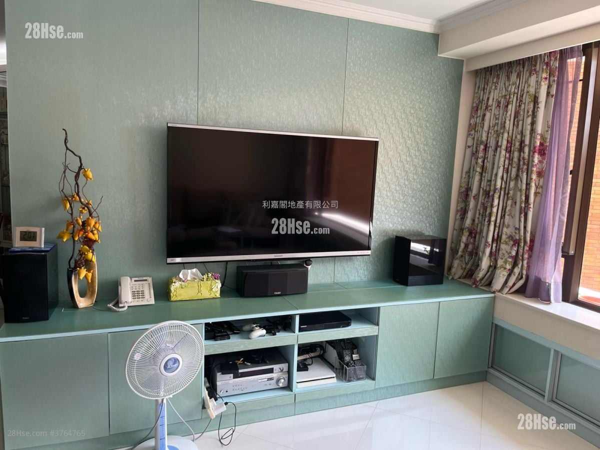 Sunderland Estate Sell 4 Bedrooms , 3 Bathrooms 1,869 ft²