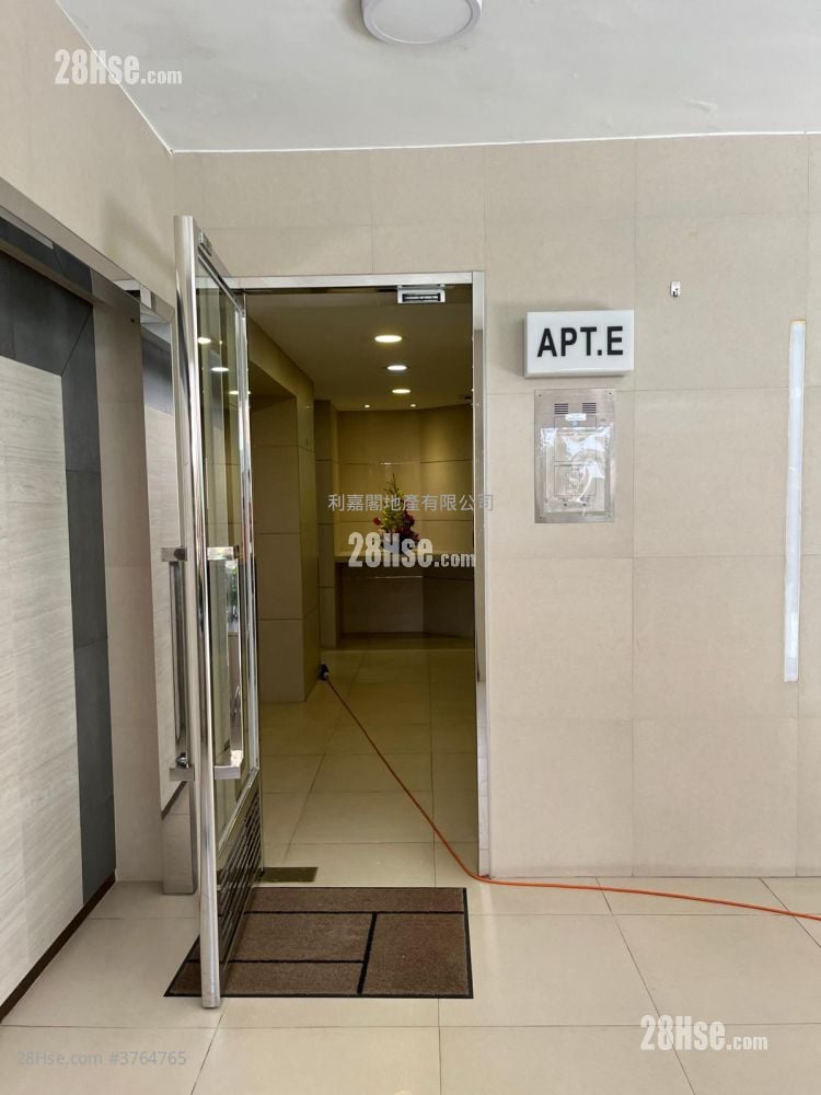 Sunderland Estate Sell 4 Bedrooms , 3 Bathrooms 1,869 ft²