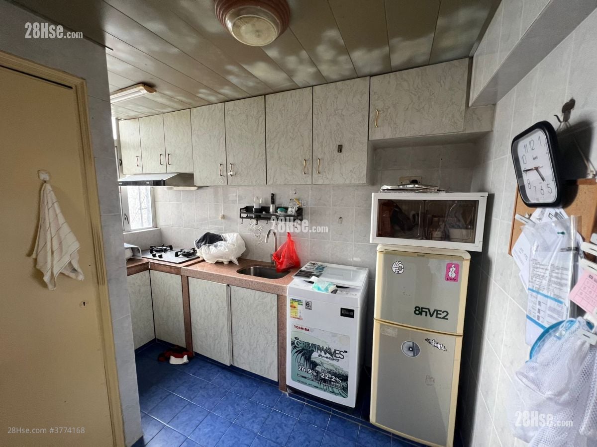 Kwong Yuen Estate Sell 2 Bedrooms , 1 Bathroom 443 ft²