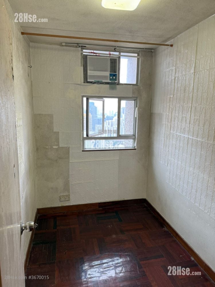 King Lai Court Sell 3 Bedrooms , 1 Bathroom 645 ft²