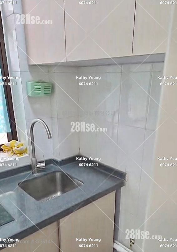 Mandarin Court Sell 2 Bedrooms , 1 Bathroom 276 ft²