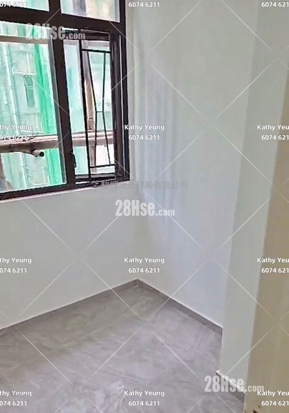 Mandarin Court Sell 2 Bedrooms , 1 Bathroom 276 ft²