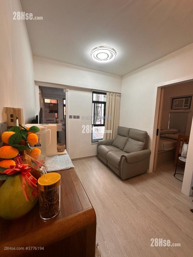 Shun Fung Court Sell 2 Bedrooms , 1 Bathroom 288 ft²