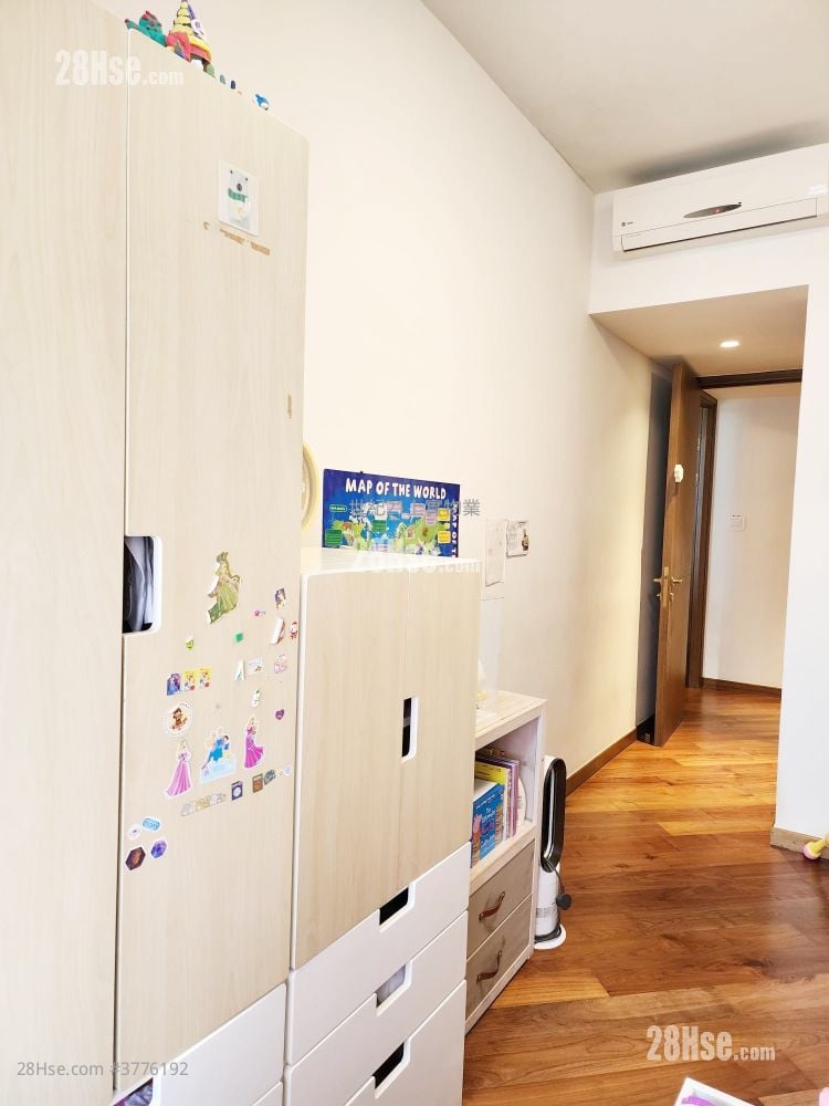 Parc Inverness Sell 5+ Bedrooms , 3 Bathrooms 1,489 ft²