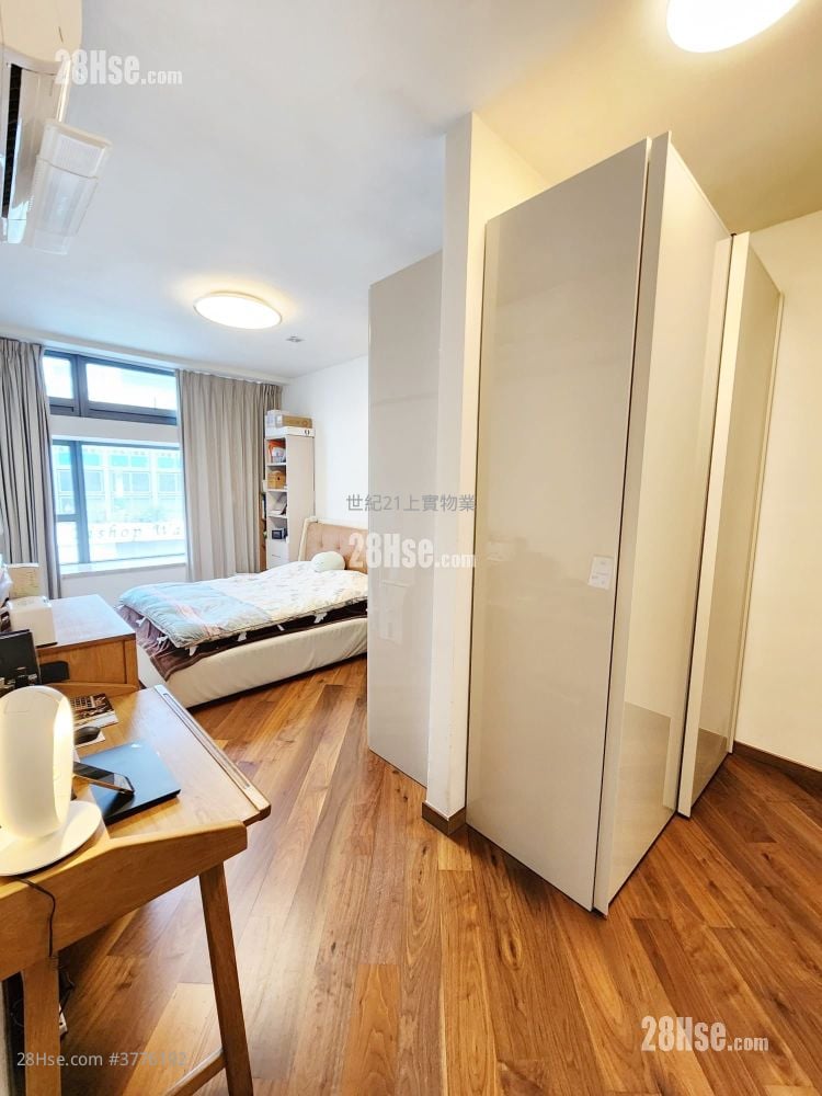 Parc Inverness Sell 5+ Bedrooms , 3 Bathrooms 1,489 ft²