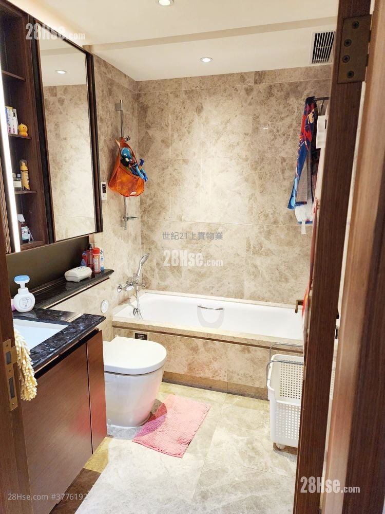 Parc Inverness Sell 5+ Bedrooms , 3 Bathrooms 1,489 ft²