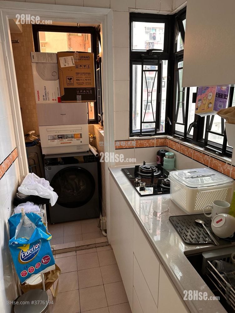 Shun Fung Court Sell 2 Bedrooms , 1 Bathroom 288 ft²