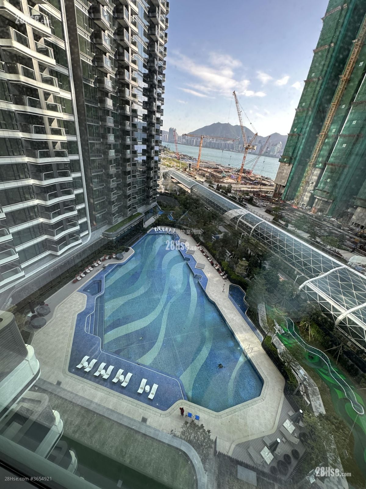 One Victoria Sell 2 Bedrooms , 1 Bathroom 536 ft²