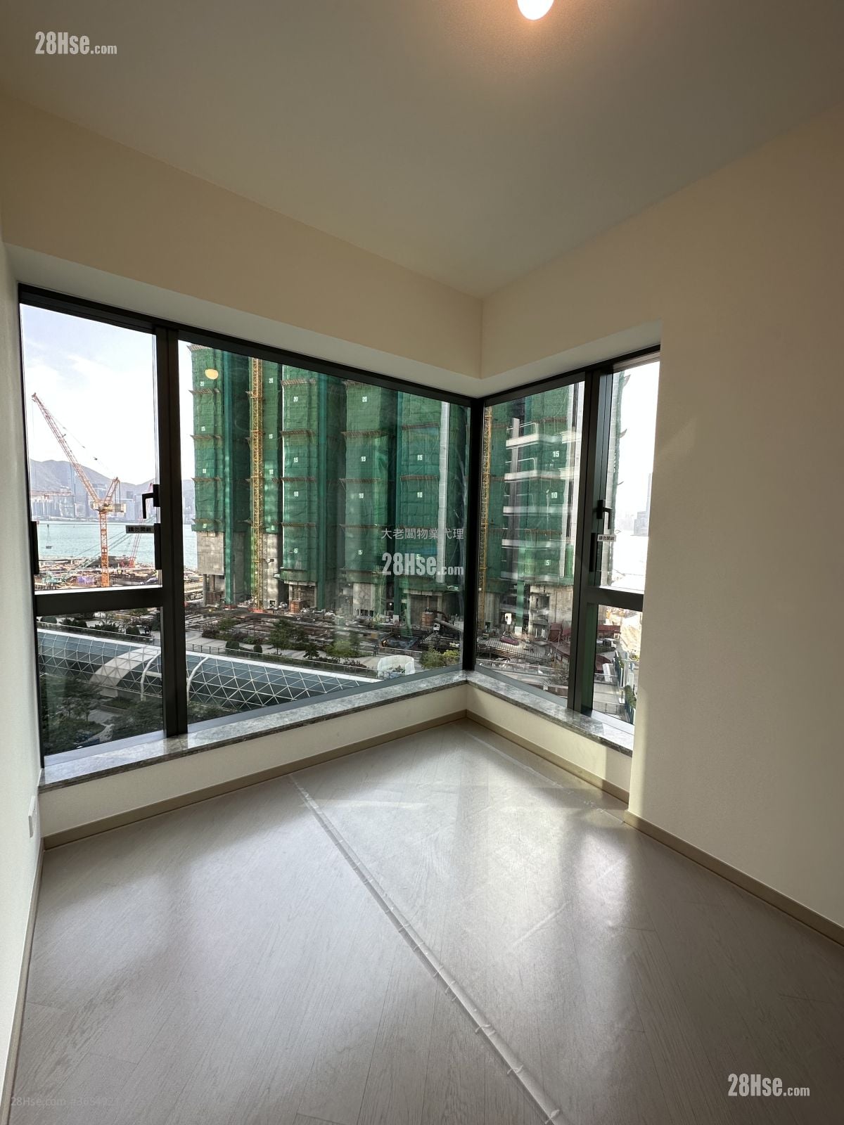 One Victoria Sell 2 Bedrooms , 1 Bathroom 536 ft²