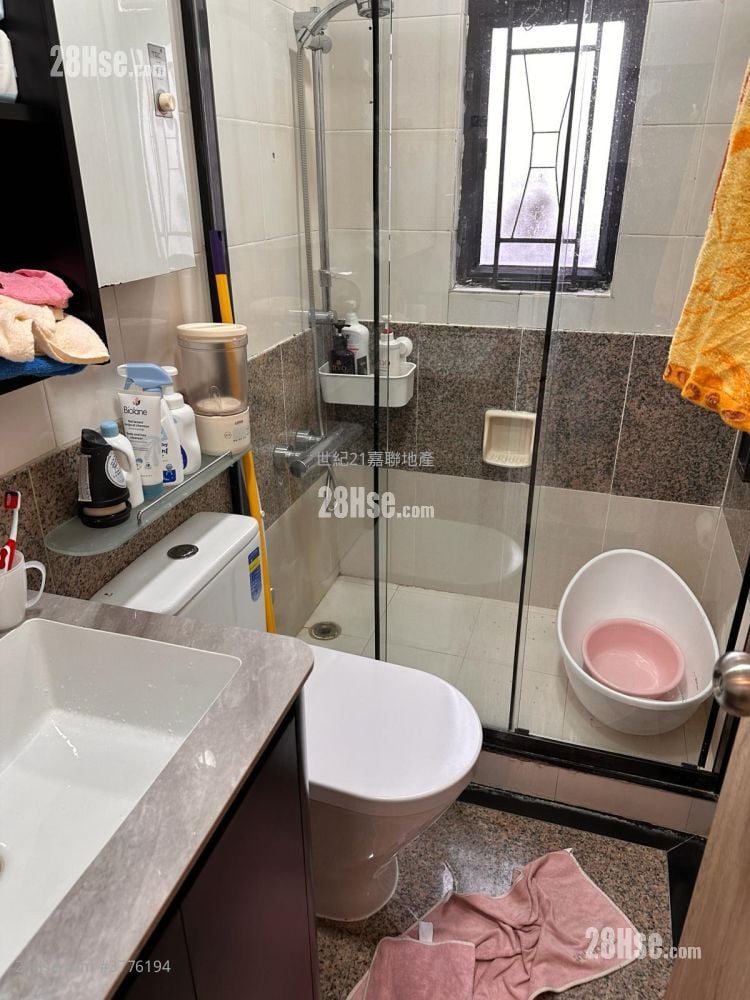 Shun Fung Court Sell 2 Bedrooms , 1 Bathroom 288 ft²