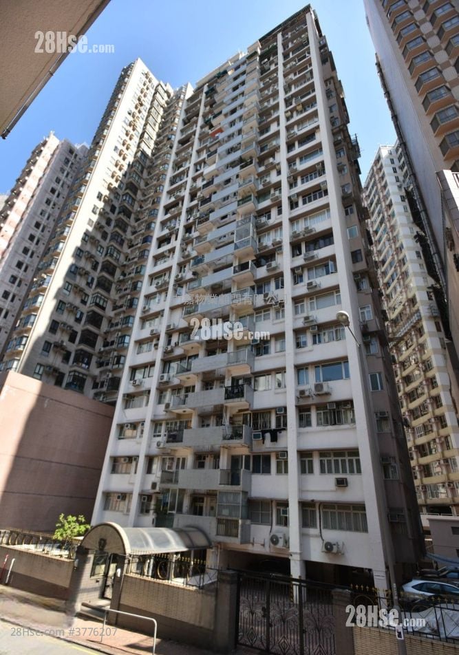 Village Tower Sell 3 Bedrooms , 2 Bathrooms 805 ft²