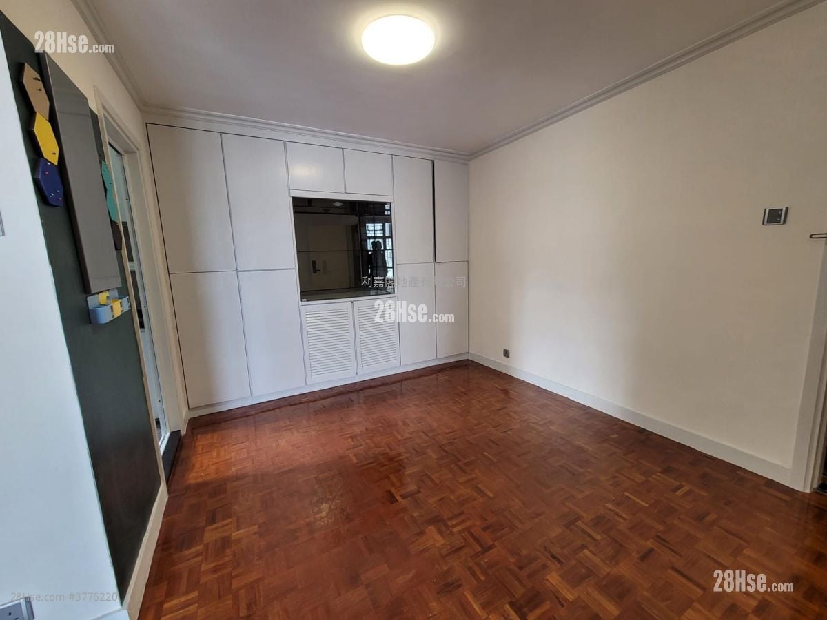 Taikoo Shing Sell 3 Bedrooms , 1 Bathroom 689 ft²