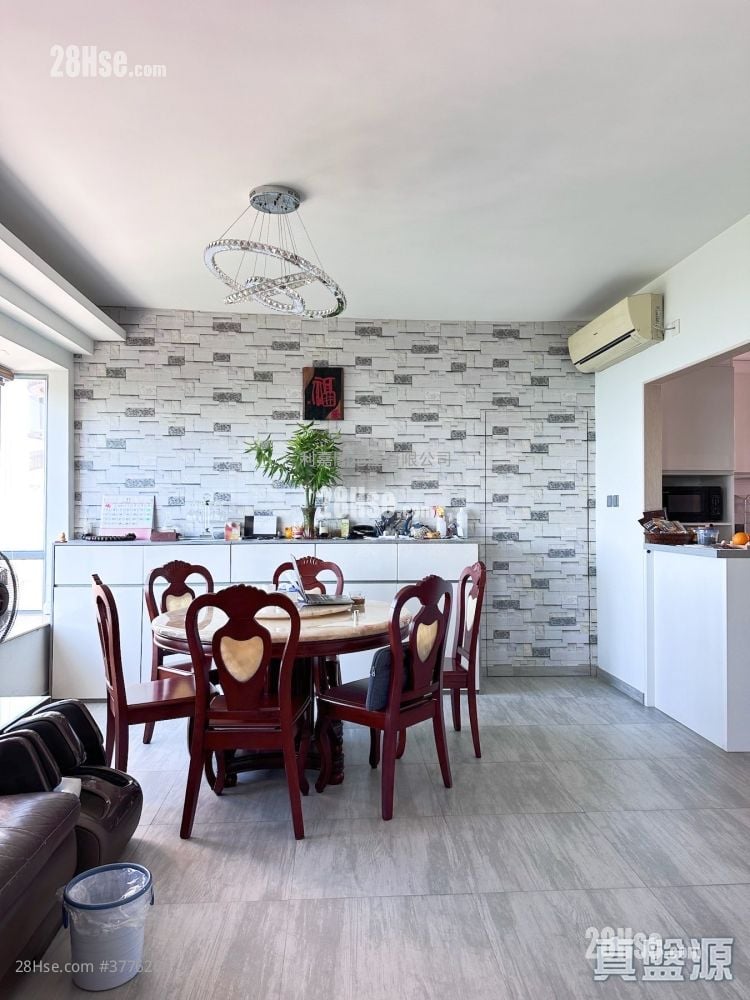 Peridot Court Sell 3 Bedrooms , 2 Bathrooms 1,155 ft²