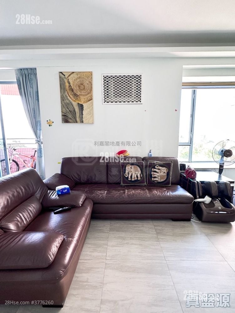 Peridot Court Sell 3 Bedrooms , 2 Bathrooms 1,155 ft²