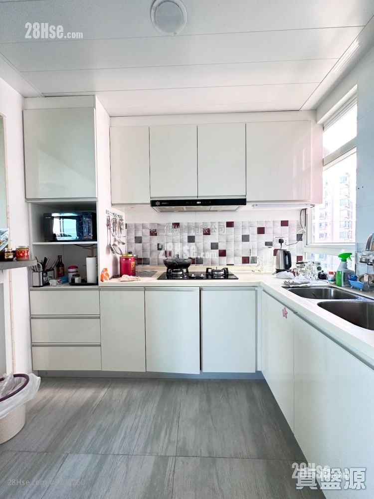 Peridot Court Sell 3 Bedrooms , 2 Bathrooms 1,155 ft²