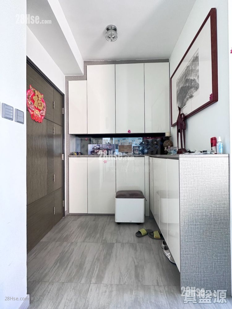 Peridot Court Sell 3 Bedrooms , 2 Bathrooms 1,155 ft²