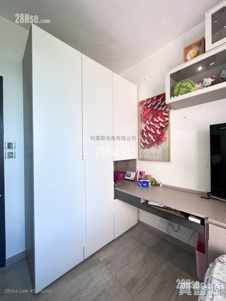 Peridot Court Sell 3 Bedrooms , 2 Bathrooms 1,155 ft²